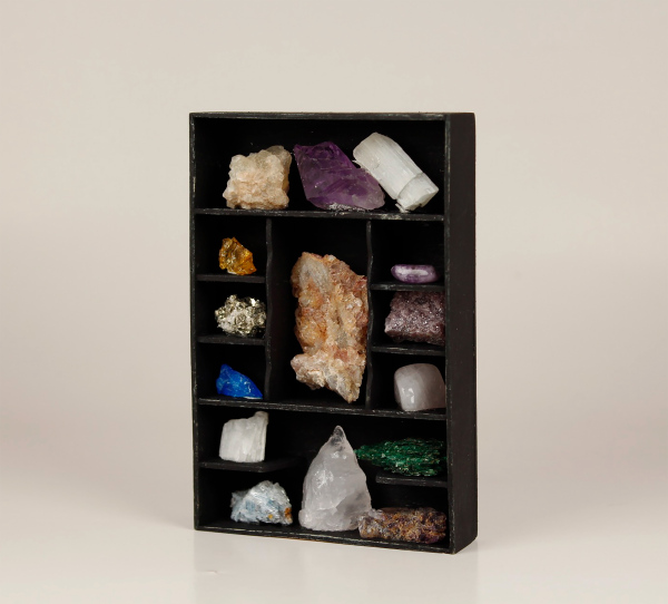 Le Cabinet des mineraux cristallis&amp;eacute;s, mixed media, 2022